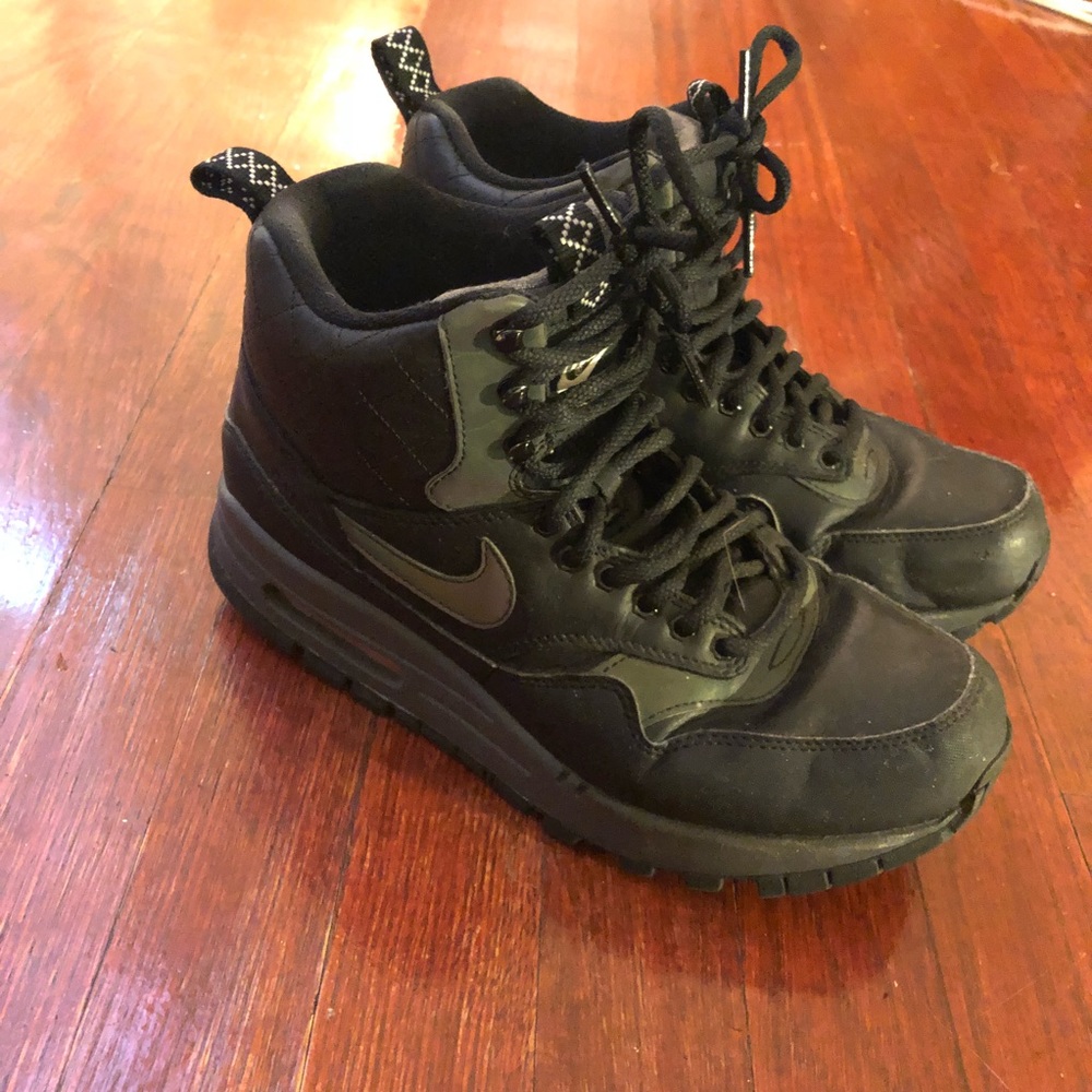Nike Airs black size 8